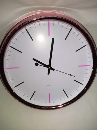 Reloj de pared grande rosa 